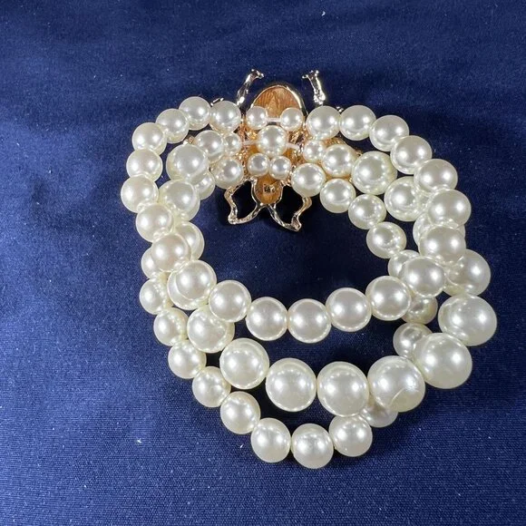 Bee-Themed Pearl Stretch Bracelet With Rhinestone Accents & Gold Tone Details - Picture 2 of 3